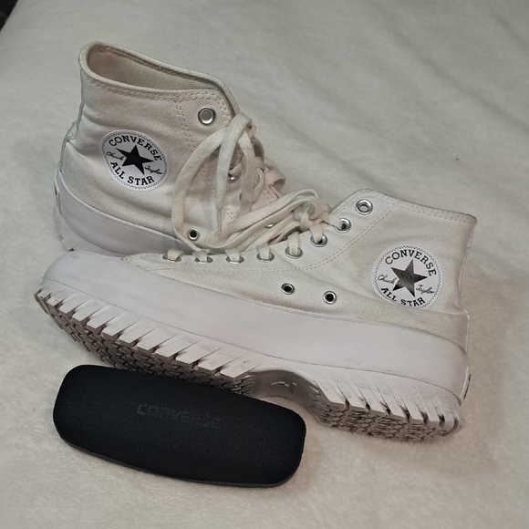 CONVERSE Chuck Taylor All Star Hi Lugged High Top Womems Size 9.5 &Sunglass Case - Picture 1 of 16